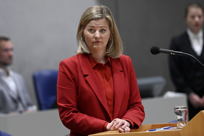 Bà Liesje Schreinemacher, Bộ trưởng Thương mại ngày 17/3 tuyên bố: Chính phủ Hà Lan quyết định đưa máy chiếu tia cực tím sâu vào danh sách quản chế xuất khẩu sang Trung Quốc (Ảnh: ANP). Bà Liesje Schreinemacher, Bộ trưởng Thương mại ngày 17/3 tuyên bố: Chính phủ Hà Lan quyết định đưa máy chiếu tia cực tím sâu vào danh sách quản chế xuất khẩu sang Trung Quốc (Ảnh: ANP).