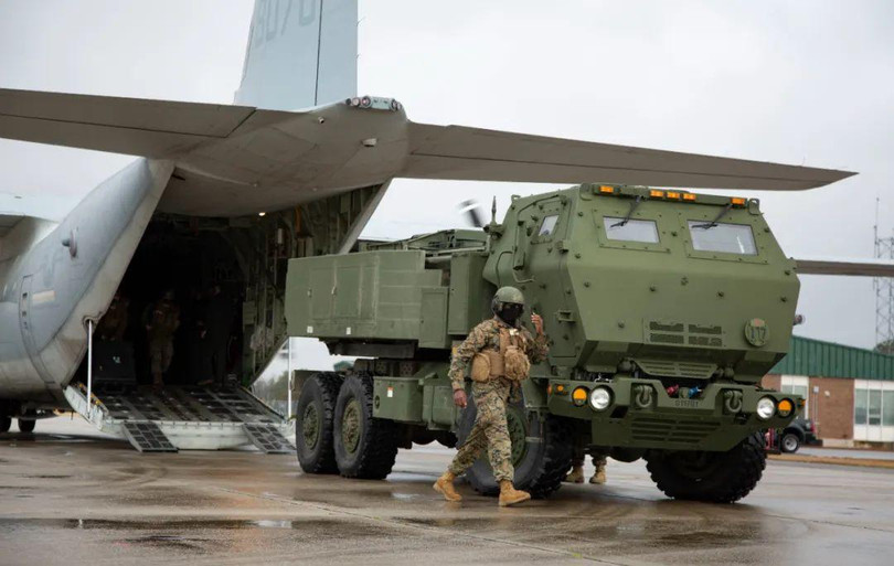 Dàn phóng HIMARS của Mỹ có thể chuyên chở bằng máy bay vận tải C-130 (Ảnh: Toutiao). Dàn phóng HIMARS của Mỹ có thể chuyên chở bằng máy bay vận tải C-130 (Ảnh: Toutiao).