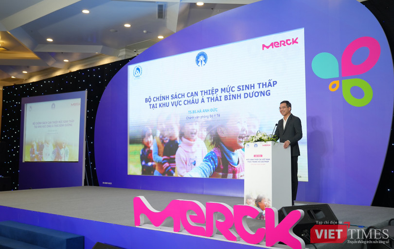 VT_.BS. Hà Anh Đức – Chánh Văn phòng Bộ Y tế trình bày tại Hội thảo.JPG