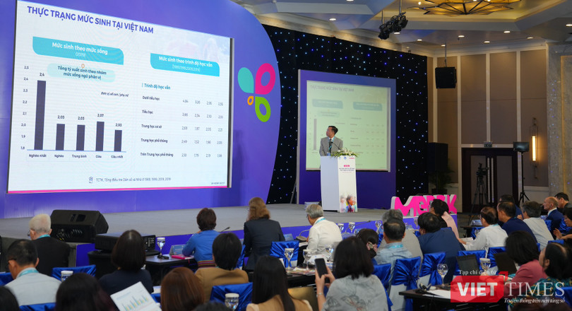 VT_ ThS. BS. Mai Trung Sơn – Chuyên viên Cao cấp, Phó Vụ trưởng Vụ Quy mô Dân số - Kế hoạch hóa Gia đình, Tổng cục Dân số trình bày thực trạng mức sinh tại VN.JPG