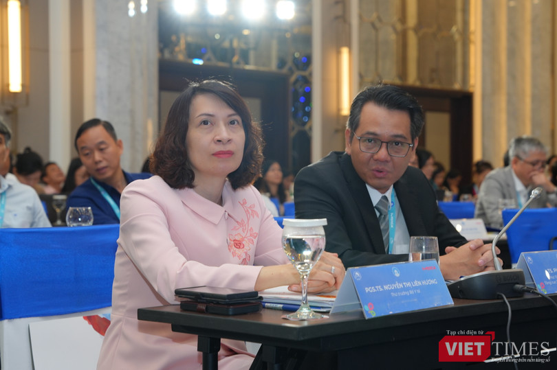 VT_ PGS.TS. Nguyễn Thị Liên Hương – Thứ trưởng Bộ Y tế và TS. Phạm Vũ Hoàng – Phó Tổng Cục trưởng, Tổng cục Dân số - Kế hoạch hóa Gia đình, Bộ Y Tế.JPG