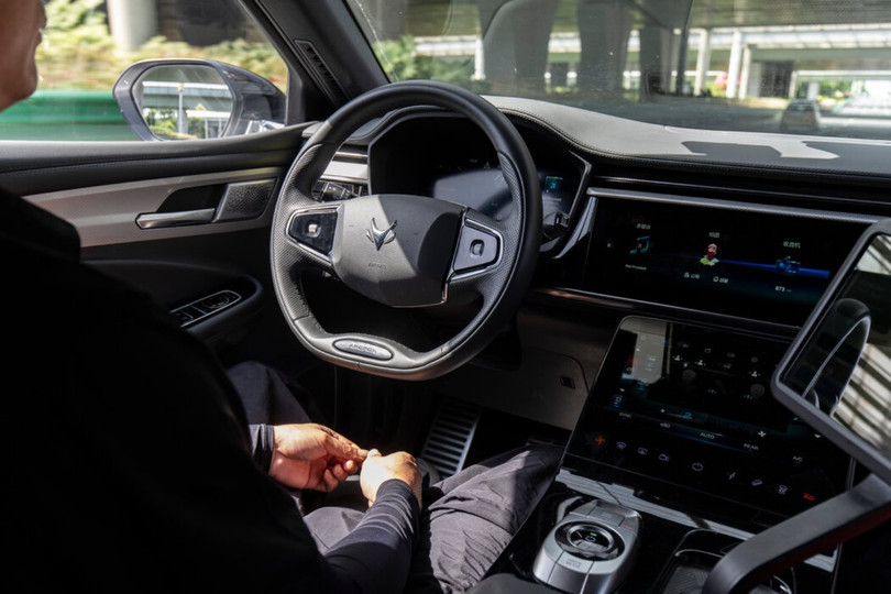 Xe taxi robot Apollo cua Baidu.jpg