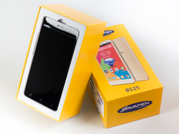 Trọn bộ sản phẩm gồm máy, cáp micro USB, adaptor, case bảo vệ và tài liệu hướng dẫn sử dụng.