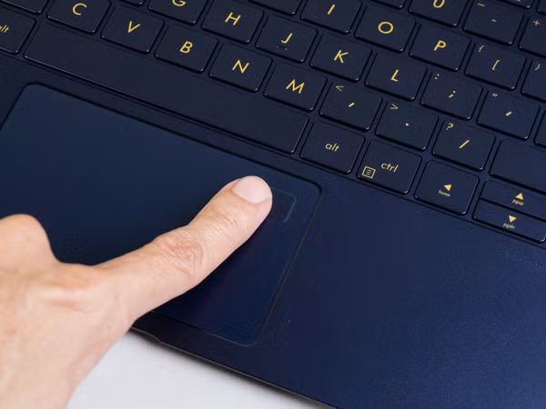 Bảo mật vân tay tích hợp ngay trên Touchpad.