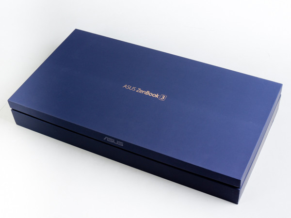 Bao bì sản phẩm cũng tông xuyệc tông với màu sắc thân máy.