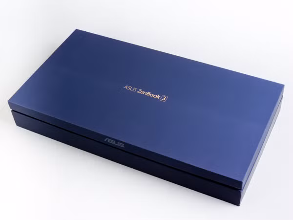 Bao bì sản phẩm cũng tông xuyệc tông với màu sắc thân máy.