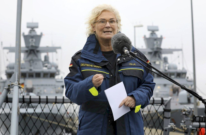 Bộ trưởng Quốc phòng Đức Christine Lambrecht thăm Lithuania hôm 19/12 (Ảnh: Deutsche Welle).