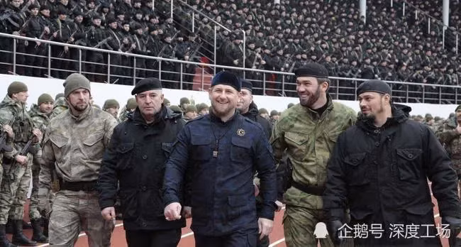 Ông Kadyrov và các chỉ huy Quân đội Cộng hòa Chechnya (Ảnh: Sina). Ông Kadyrov và các chỉ huy Quân đội Cộng hòa Chechnya (Ảnh: Sina).
