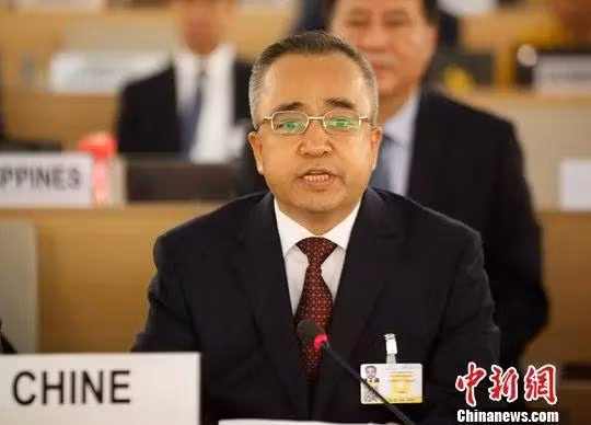 Ông Erkin Tuniyaz, Quyền Chủ tịch Khu tự trị Tân Cương bị Mỹ trừng phạt cùng 3 cá nhân và một tập thể hôm 10/12 (Ảnh: CNS). Ông Erkin Tuniyaz, Quyền Chủ tịch Khu tự trị Tân Cương bị Mỹ trừng phạt cùng 3 cá nhân và một tập thể hôm 10/12 (Ảnh: CNS).