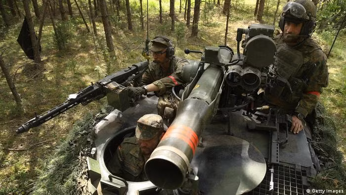 Lực lượng NATO tập trận trên lãnh thổ Lithuania (Ảnh: Getty).