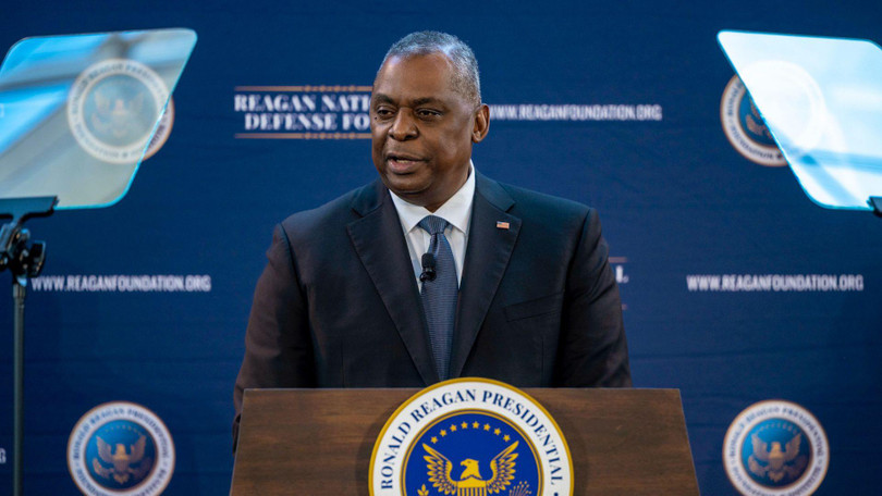 Bộ trưởng Quốc phòng Mỹ Lloyd Austin phát biểu tại Diễn đàn Quốc phòng tổ chức tại Thư viện Tổng thống Reagan hôm 4/12 (Ảnh: AP).