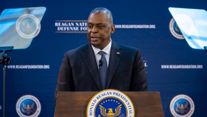 Bộ trưởng Quốc phòng Mỹ Lloyd Austin phát biểu tại Diễn đàn Quốc phòng tổ chức tại Thư viện Tổng thống Reagan hôm 4/12 (Ảnh: AP).