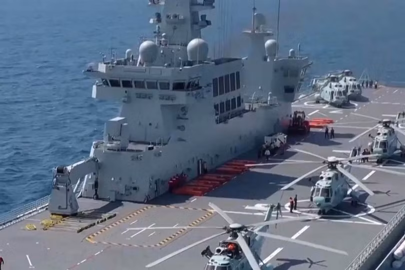 Trực thăng trên boong tàu Type 075 Hải Nam (Ảnh: Chinatimes).