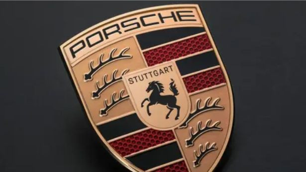 Porsche quyết định tập trung phát triển công nghệ cho xe điện tương lai. Ảnh: Interest Engineering.