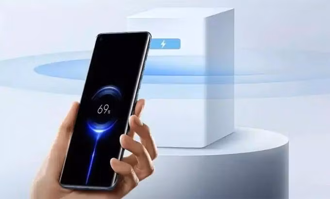 Xiaomi giới thiệu hộp phát năng lượng Mi Air Charge có thể sạc pin không dây và không chạm cho nhiều thiết bị cùng lúc.