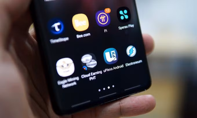 Nhiều loại tiền ảo được quảng cáo có thể "đào" trên điện thoại. Ảnh: Lưu Quý