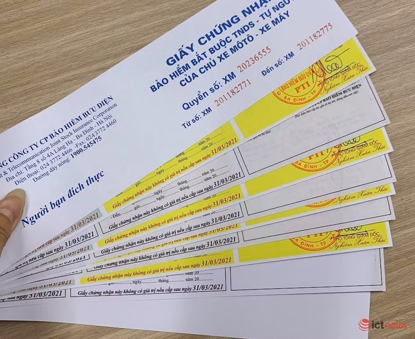 Ngoài thẻ bảo hiểm giấy, người dân đã được lựa chọn thêm giấy chứng nhận điện tử.