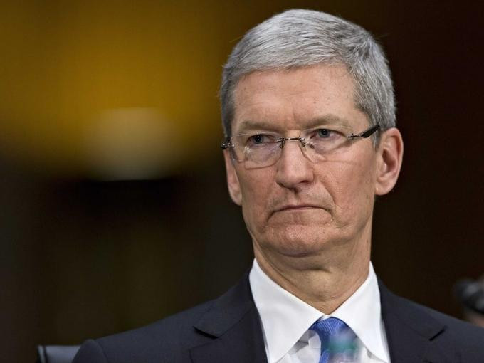 CEO Apple, Tim Cook, tại một cuộc họp với Thượng viện Mỹ trong vai trò nhân chứng trên Đồi Capitol năm 2013. Ảnh: AP. CEO Apple, Tim Cook, tại một cuộc họp với Thượng viện Mỹ trong vai trò nhân chứng trên Đồi Capitol năm 2013. Ảnh: AP.