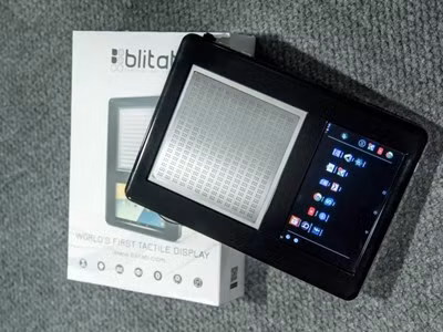 Máy tính bảng Blitab có mức giá khoảng 500 USD, có thể hiển thị chữ Braille cho người khiếm thị.