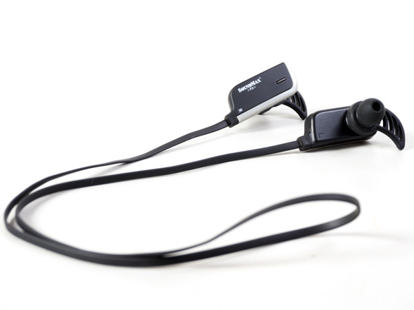 Soundmax F2 là mẫu tai nghe không dây sử dụng kết nối Bluetooth.