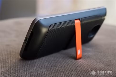 Cận cảnh loa di động cỡ nhỏ JBL Soundboost