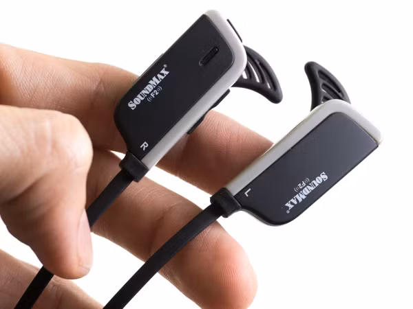 Sản phẩm trông đơn giản gọn nhẹ với dây cáp dẹt chống rối.