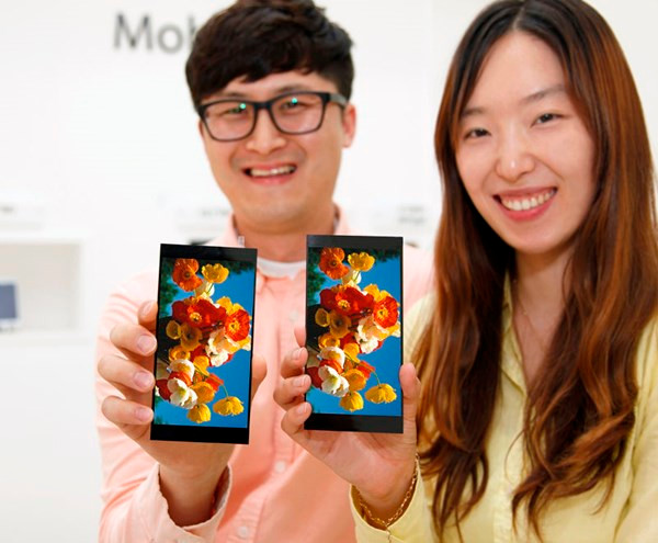 Panel màn hình hỗ trợ độ phân giải QHD+ tỷ lệ khung hình 18:9 được LG hướng đến phân khúc smartphone cao cấp vừa ra mắt.