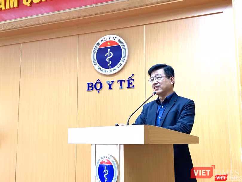 Ông Vũ Mạnh Cường - Phó Vụ trưởng Vụ Truyền thông - Thi đua khen thưởng (Bộ Y tế) trình bày kế hoạch truyền thông về tiêm chủng vaccine COVID-19 đảm bảo hiệu quả nhất