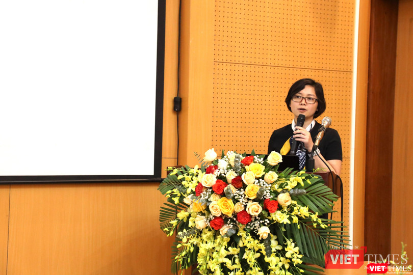 TS.BS Nguyễn Thị Ngọc Lan - Trưởng Đơn vị Xét nghiệm Kỹ thuật cao, Phó trưởng Khoa xét nghiệm – Bệnh viện Đại học Y Hà Nội báo cáo tại hội thảo