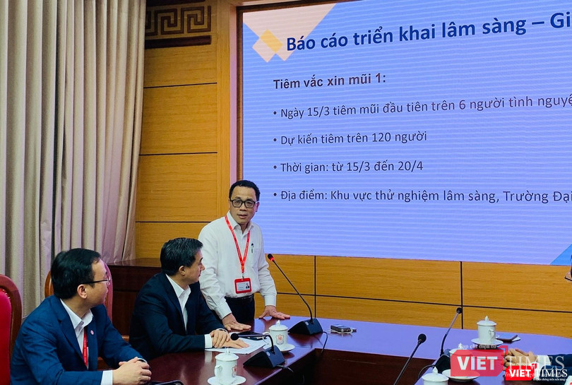 Tại lễ công bố Chương trình nghiên cứu thử nghiệm lâm sàng vaccine COVIVAC do IVAC sản xuất (diễn ra sáng nay 15/3), GS.TS. Tạ Thành Văn - Chủ tịch Hội đồng Trường Đại học Y Hà Nội thay mặt nhóm nghiên cứu báo cáo tình hình nghiên cứu và chuẩn bị tiêm thử nghiệm.