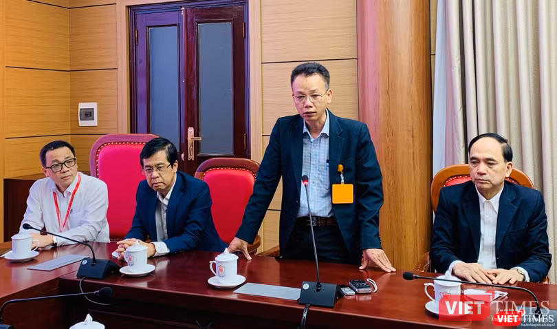 Ông Dương Hữu Thái - Giám đốc IVAC - báo cáo tình hình nghiên cứu vaccine COVIVAC, rằng hệ thống đã thử nghiệm trên chuột an toàn, đặc biệt là thử nghiệm có tác dụng với biến chủng virus SARS-COV-2 .