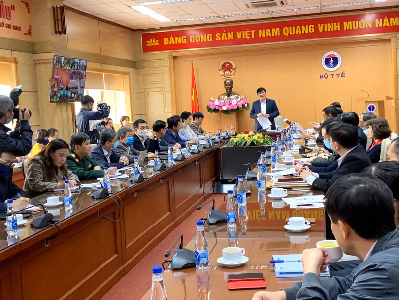 Bộ trưởng Bộ Y tế chủ trì cuộc họp triển khai kế hoạch tiêm vaccine COVID-19, 