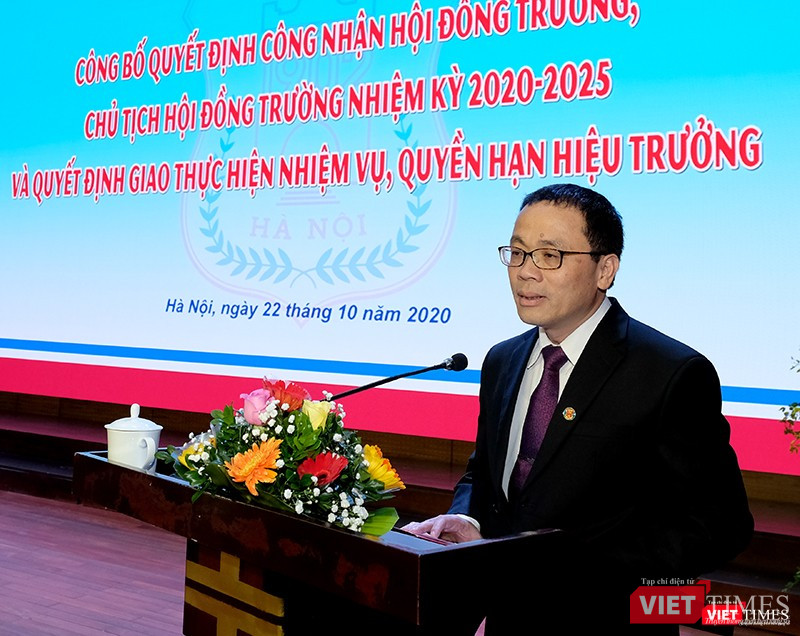 GS.TS. Tạ Thành Văn đọc diễn văn nhậm chức GS.TS. Tạ Thành Văn đọc diễn văn nhậm chức