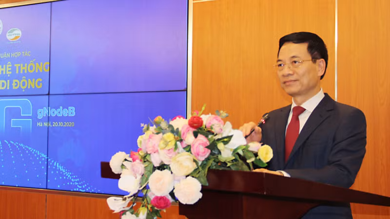 Bộ trưởng Nguyễn Mạnh Hùng phát biểu. tại Lễ ký kết hợp tác 5G giữa Viettel và Vingroup. Ảnh: Viettel.