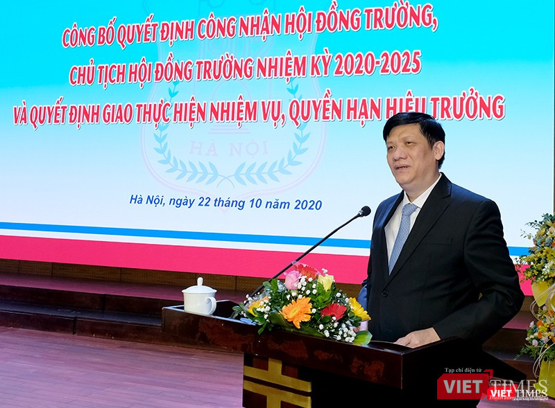 Q. Bộ trưởng Bộ Y tế Nguyễn Thanh Long chúc mừng các thành viên đã được bầu vào Hội đồng trường, chúc mừng GS.TS. Tạ Thành Văn được tín nhiệm bầu giữ chức vụ Chủ tịch Hội đồng trường Q. Bộ trưởng Bộ Y tế Nguyễn Thanh Long chúc mừng các thành viên đã được bầu vào Hội đồng trường, chúc mừng GS.TS. Tạ Thành Văn được tín nhiệm bầu giữ chức vụ Chủ tịch Hội đồng trường