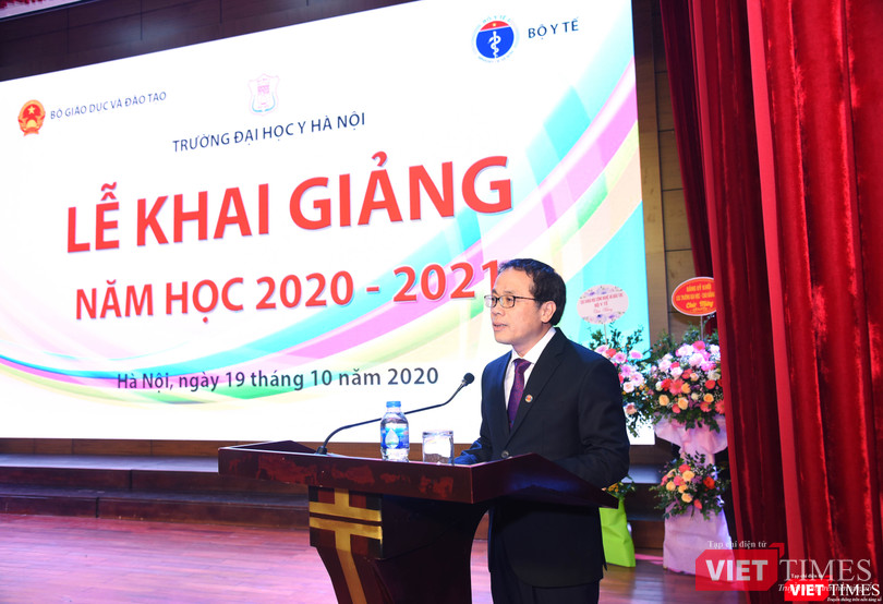 GS.TS. Tạ Thành Văn - Hiệu trưởng Trường Đại học Y Hà Nội - phát biểu