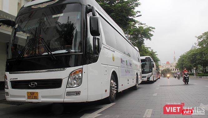 Những chiếc xe này có nhiệm vụ đưa các sinh viên chi viện từ Hải Dương ở TP.HCM tới các điểm lấy mẫu mỗi ngày. Ảnh: GVT. Những chiếc xe này có nhiệm vụ đưa các sinh viên chi viện từ Hải Dương ở TP.HCM tới các điểm lấy mẫu mỗi ngày. Ảnh: GVT.