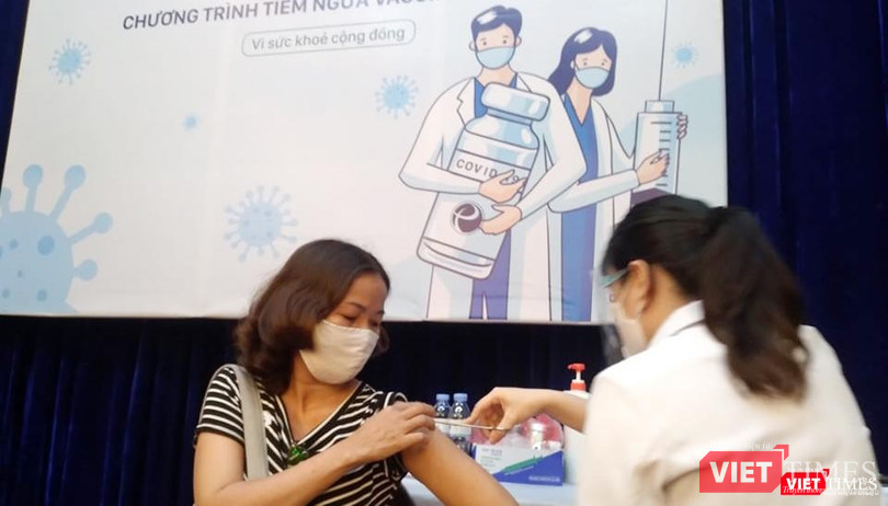 Hiện nay TP.HCM đã hoàn tất tiêm chủng 100% mũi 1 cho người dân từ 18 tuổi trở lên và đạt khoảng 40% dân số tiêm mũi 2. Ảnh: GVT.
