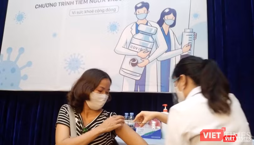 Hiện nay TP.HCM đã hoàn tất tiêm chủng 100% mũi 1 cho người dân từ 18 tuổi trở lên và đạt khoảng 40% dân số tiêm mũi 2. Ảnh: GVT.