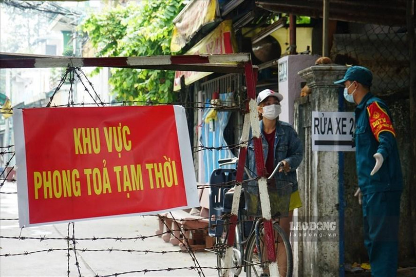 Việt Nam đang vật lộn với làn sóng Covid-19 thứ 4, với số ca nhiễm sắp tới mốc 10.000 ca, gấp nhiều lần tổng số ca nhiễm của ba đợt trước đó. Ảnh: IE