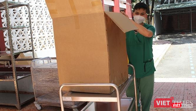 Trong quá trình điều trị, Trung tâm sẽ tổ chức nhóm chuyên gia hồi sức, hội chẩn điều trị cho bệnh nhân trên Internet theo phác đồ chung. Ảnh: GVT.