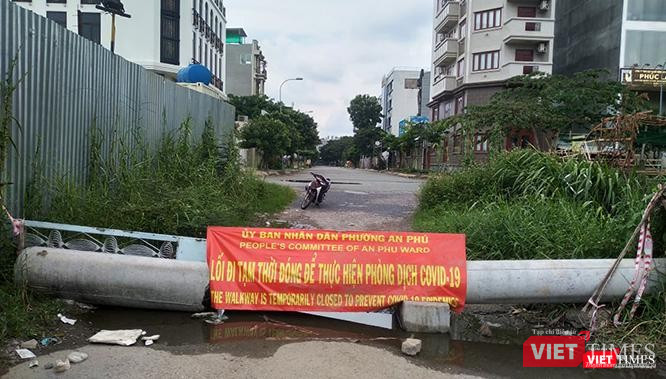 Những tuyến đường không có chốt trực thì bị phong toả cứng để bảo vệ "vùng xanh" tại TP.HCM. Ảnh: GVT.