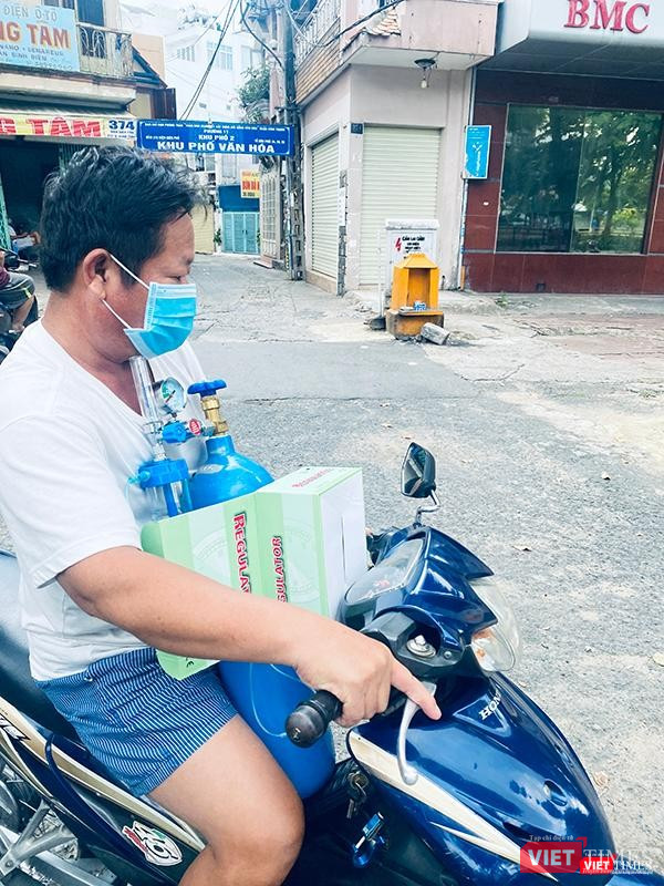 Một chiếc bình oxy như vậy là cơ hội cứu sống thêm một bệnh nhân ở TP.HCM khi dịch Covid-19 càn quét khắp thành phố. Một chiếc bình oxy như vậy là cơ hội cứu sống thêm một bệnh nhân ở TP.HCM khi dịch Covid-19 càn quét khắp thành phố.