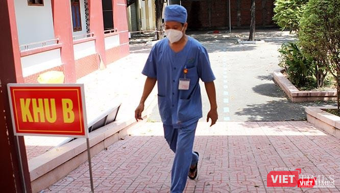 Hiện tại, các thiết bị như máy thở, máy trợ thở, oxy, ECMO, lọc máu..., cho bệnh nhân vẫn đáp ứng được đầy đủ. Ảnh: GVT.