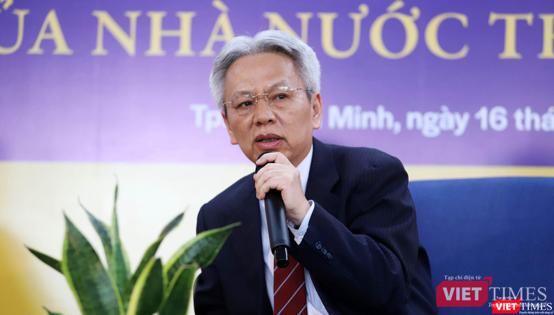 Mấu chốt của một nhà nước kiến tạo phát triển là nền hành chính công vụ tinh hoa, tức là có một bộ máy hành chính gọn nhẹ, nhưng tinh hoa và hiệu quả; đồng thời được trao quyền đầy đủ - Tiến sĩ Nguyễn Sĩ Dũng (nguyên Phó chủ nhiệm Văn phòng Quốc hội) nói. Ảnh: Nguyễn Luân. Mấu chốt của một nhà nước kiến tạo phát triển là nền hành chính công vụ tinh hoa, tức là có một bộ máy hành chính gọn nhẹ, nhưng tinh hoa và hiệu quả; đồng thời được trao quyền đầy đủ - Tiến sĩ Nguyễn Sĩ Dũng (nguyên Phó chủ nhiệm Văn phòng Quốc hội) nói. Ảnh: Nguyễn Luân.