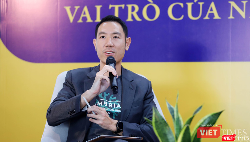 Tiến sĩ Vũ Duy Thức (Đại học Stanford) cho rằng, vai trò khởi tạo của nhà nước trong đổi mới sáng tạo không nhất thiết phải là “nhà nước bỏ tiền ra đầu tư” mà có thể từ việc tạo ra các “policy sandbox” – (khung thử nghiệm thể chế). Ảnh: Nguyễn Luân.