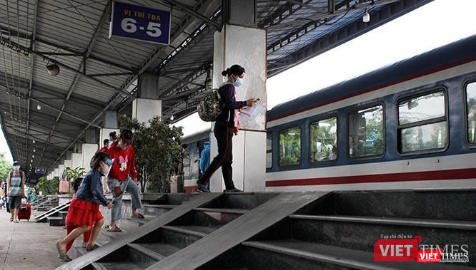 SE14 là chuyến đầu tiên. Hơn 10.000 công dân người Hà Tĩnh hiện đang sống và làm việc tại TP.HCM đã đăng ký về quê. Ảnh: GVT.