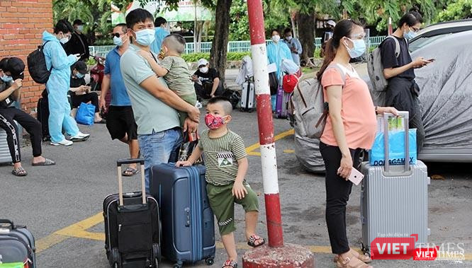 Chuyến tàu đầu tiên ưu tiên đón các công dân nhỏ tuổi, phụ nữ có thai, người già và những bà con có hoàn cảnh đặc biệt khó khăn. Ảnh: GVT.