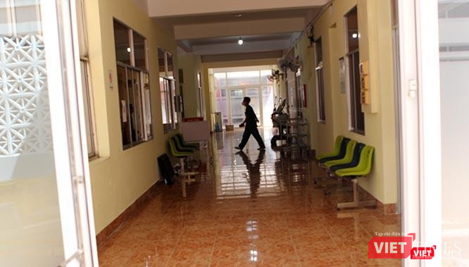 Nhân lực của trung tâm được chủ động chia ca kíp nhằm đảm bảo chất lượng chuyên môn, an toàn cho nhân viên. Ảnh: GVT.