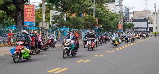 An Giang tới ngày 5/10/2021 đã đón 35.127 người dân từ TP. Hồ Chí Minh, các tỉnh Bình Dương, Đồng Nai… di chuyển về. Ảnh: Mạnh Hùng. An Giang tới ngày 5/10/2021 đã đón 35.127 người dân từ TP. Hồ Chí Minh, các tỉnh Bình Dương, Đồng Nai… di chuyển về. Ảnh: Mạnh Hùng.